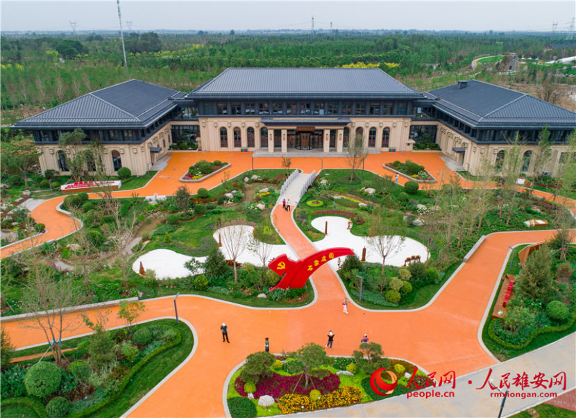 圖為石家莊展園。石家莊展園總體定位為“紅色圣地、燕趙名城”,以西柏坡革命精神為主題,打造紅色經典主題公園,主體建筑為集餐飲、宴會、會議、住宿、展覽于一體的綜合服務樓。人民雄安網 李兆民攝