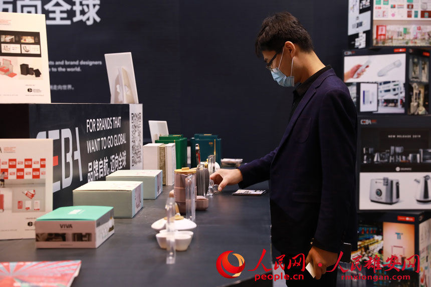 圖為第四屆河北國際工業(yè)設(shè)計周海外經(jīng)典設(shè)計展區(qū)現(xiàn)場。人民網(wǎng) 李兆民攝