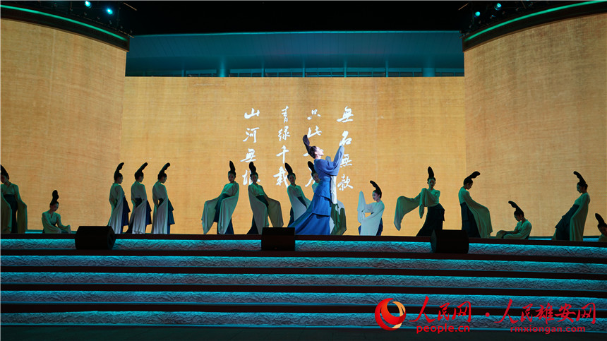 第十三屆中國藝術節(jié)閉幕式文藝演出現(xiàn)場。人民網(wǎng) 楊華龍攝
