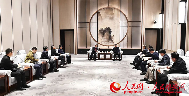 張國(guó)華與北京科技大學(xué)校長(zhǎng)楊仁樹一行舉行工作座談。劉向陽(yáng)攝