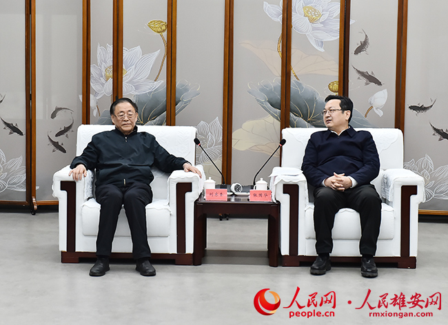張國華與出席雄安新區(qū)首屆先進技術(shù)協(xié)同創(chuàng)新與產(chǎn)業(yè)發(fā)展（空天領(lǐng)域）大會專家一行舉行工作座談。劉向陽攝
