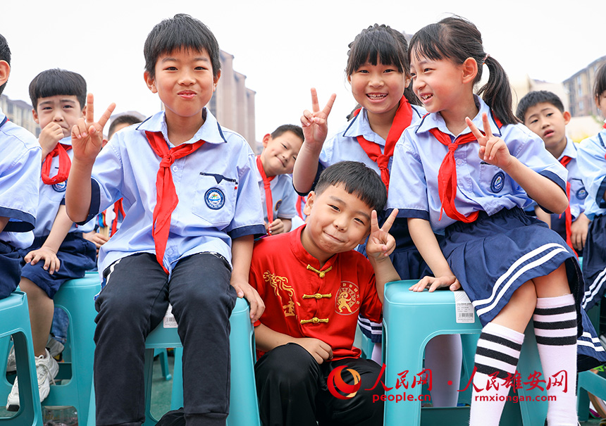5月31日,雄安容和樂民小學(xué)“六一”兒童節(jié)文藝匯演現(xiàn)場(chǎng)。人民網(wǎng)記者 宋燁文攝