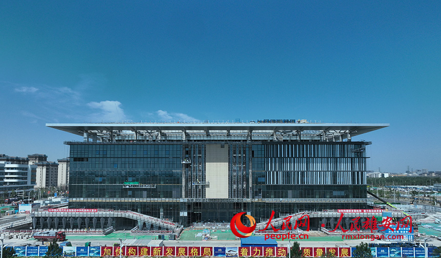 航拍雄安大學園圖書館項目建設(shè)現(xiàn)場。人民網(wǎng) 李兆民攝