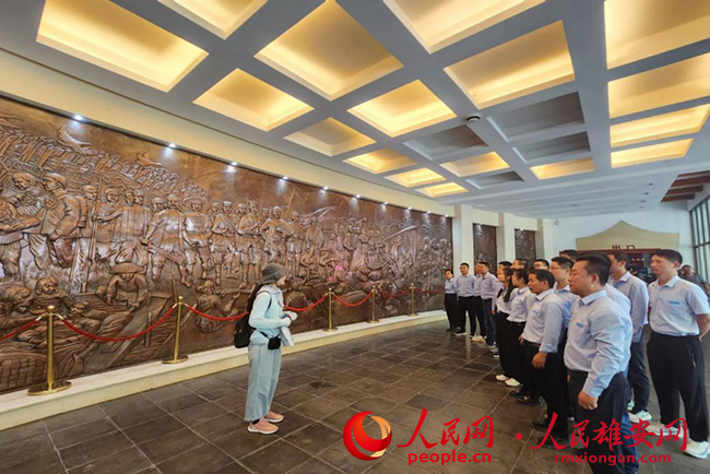 圖為參觀現(xiàn)場。中建三局容西安置房項目部供圖