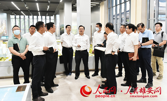 張國華調研啟動區綜合服務中心并主持召開傳達貫徹落實省委部署要求專題會議。劉向陽攝