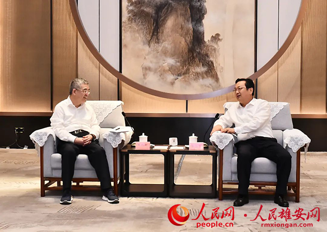張國華與中信集團(tuán)董事長朱鶴新一行舉行工作座談。劉向陽攝