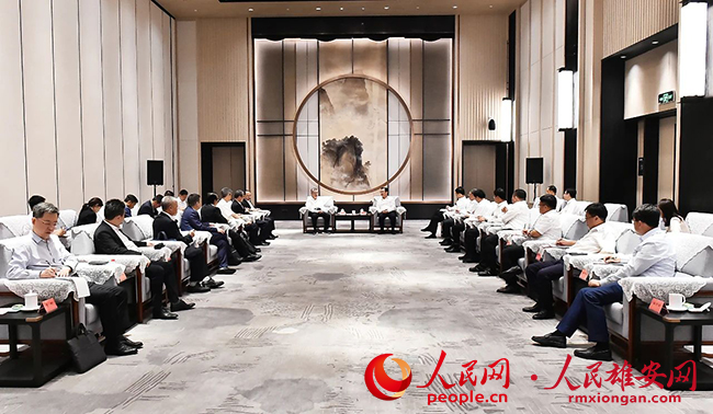 張國華與中信集團(tuán)董事長朱鶴新一行舉行工作座談。劉向陽攝