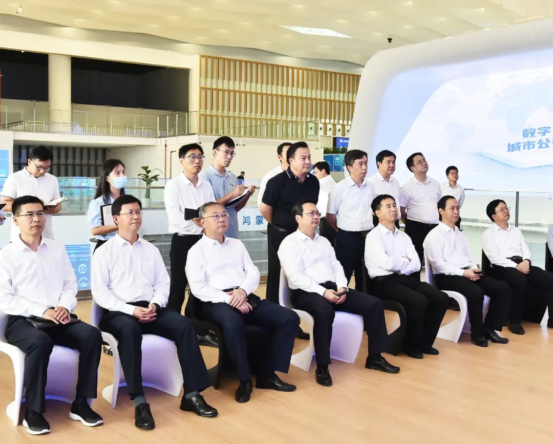 張國華調(diào)研雄安城市計算中心建設(shè)運營情況。劉向陽攝