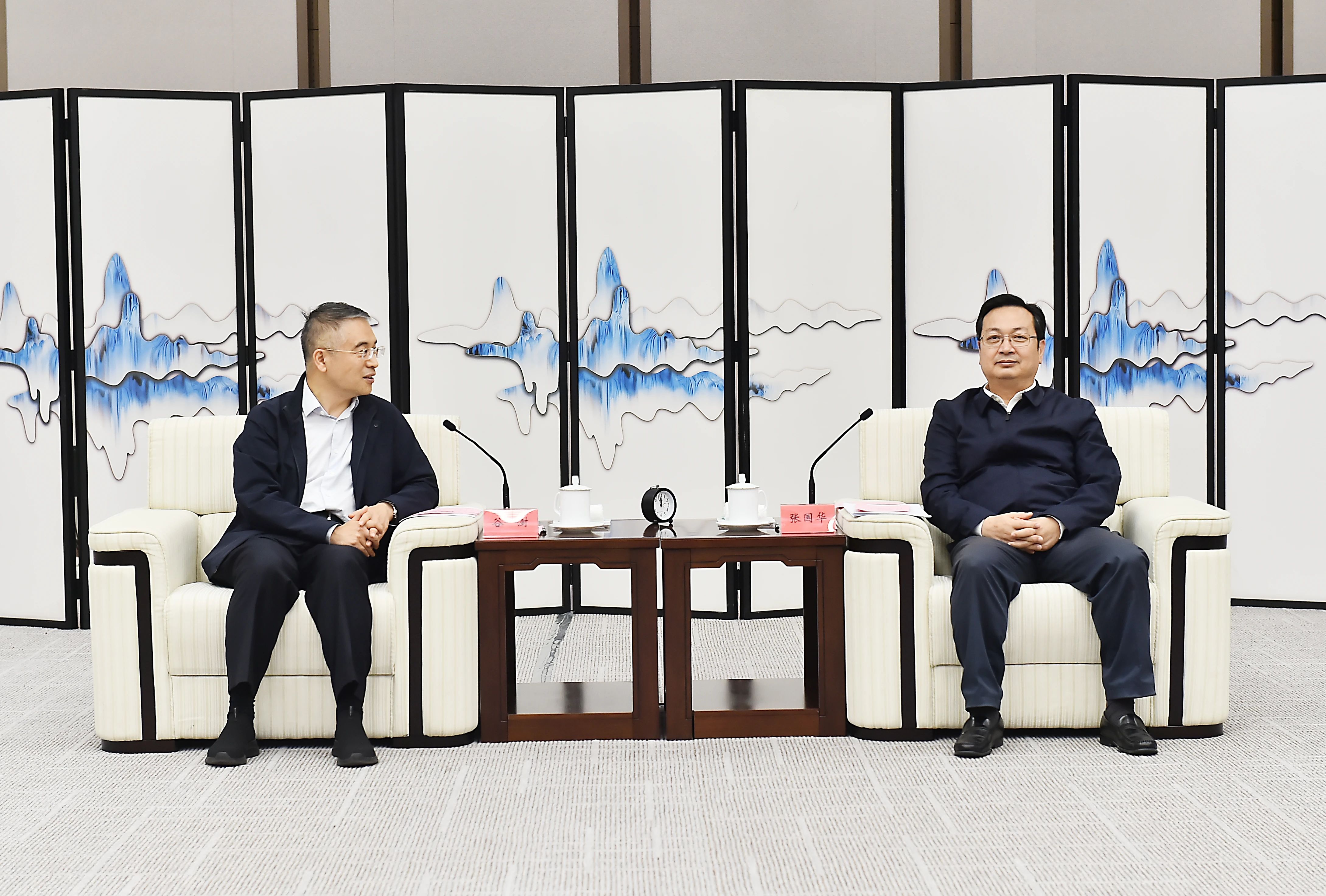 張國華與中國農業銀行董事長谷澍一行舉行工作座談。劉向陽攝