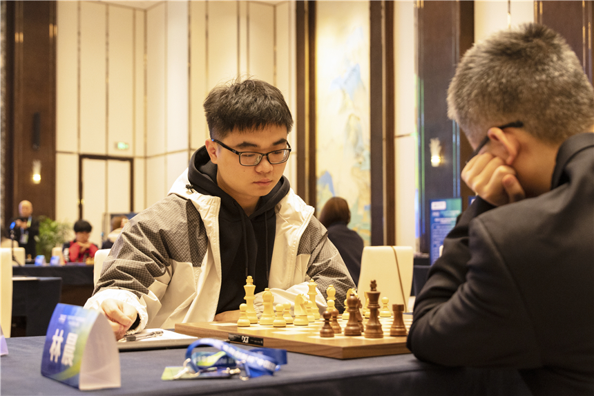 2023年“金融創(chuàng)新杯”中國(guó)國(guó)際象棋甲級(jí)聯(lián)賽總決賽比賽現(xiàn)場(chǎng)。齊鑫攝