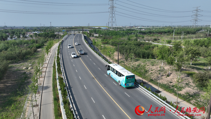 公交游雄安，乘客滿當當