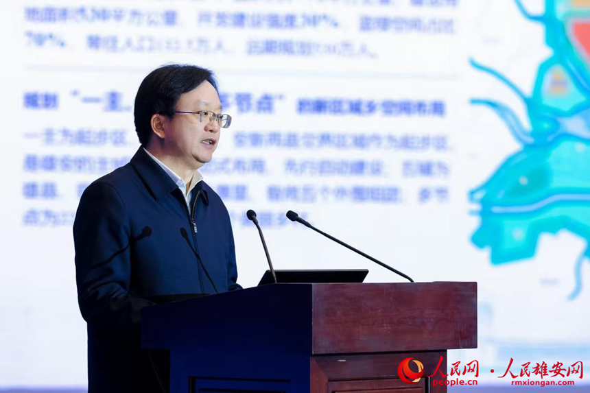 雄安新區黨工委委員、管委會副主任于國義作人工智能產業推介。人民網記者 周博攝