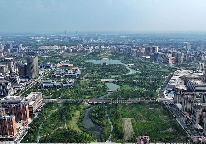 2024年7月31日，雄安新區金湖公園景色（無人機照片）。牟宇攝