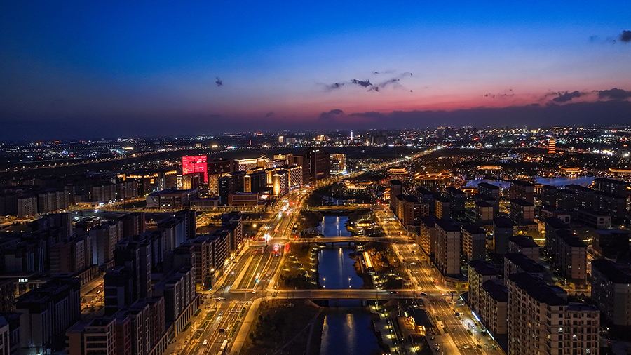 雄安新區容東片區夜景。胡忠攝
