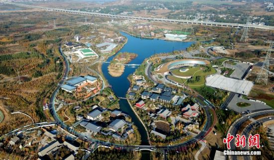 資料圖為10月31日，航拍雄安新區(qū)郊野公園秋景。（無人機照片） <a target='_blank' href='/'><p  align=